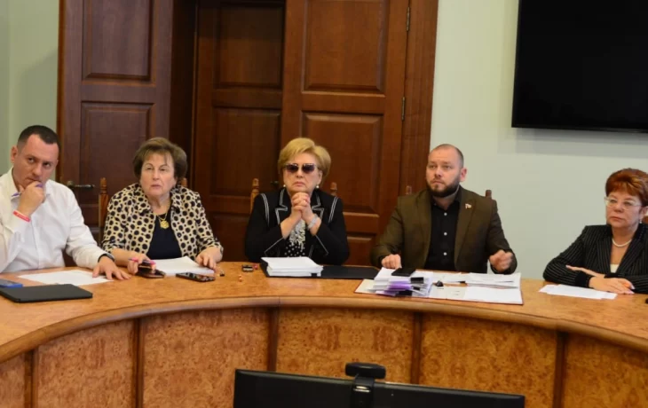 Александр Сафронов настаивает на повышении зарплаты учителям