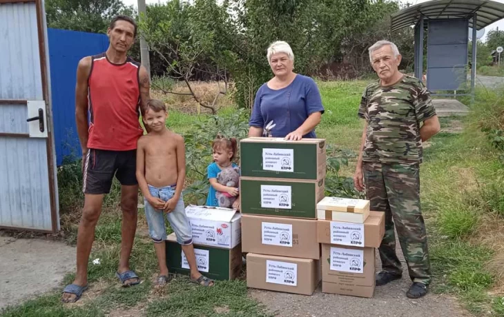 Усть-Лабинские коммунисты оказали помощь семье Кутузовых пострадавшей от пожара
