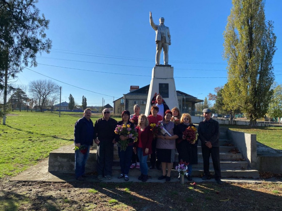 106 лет Великому Октябрю - фото 1