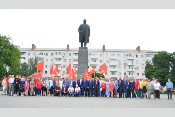 Кубанские коммунисты на Дону.